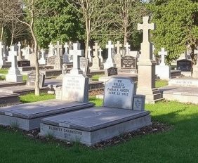 Памятник на могилу: как выбрать достойное и долговечное решение