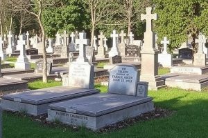 Памятник на могилу: как выбрать достойное и долговечное решение